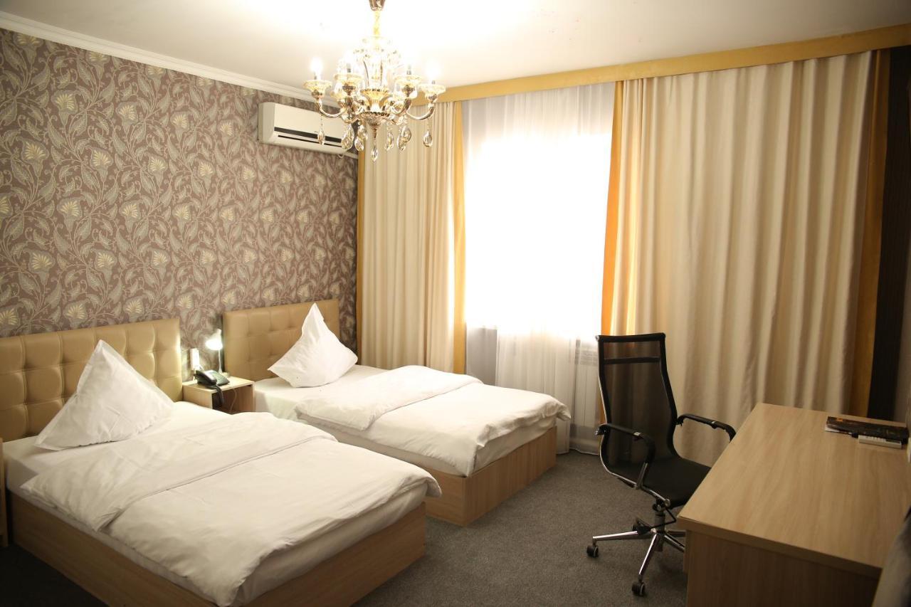 Sweet Home Hotel Atyraū Esterno foto