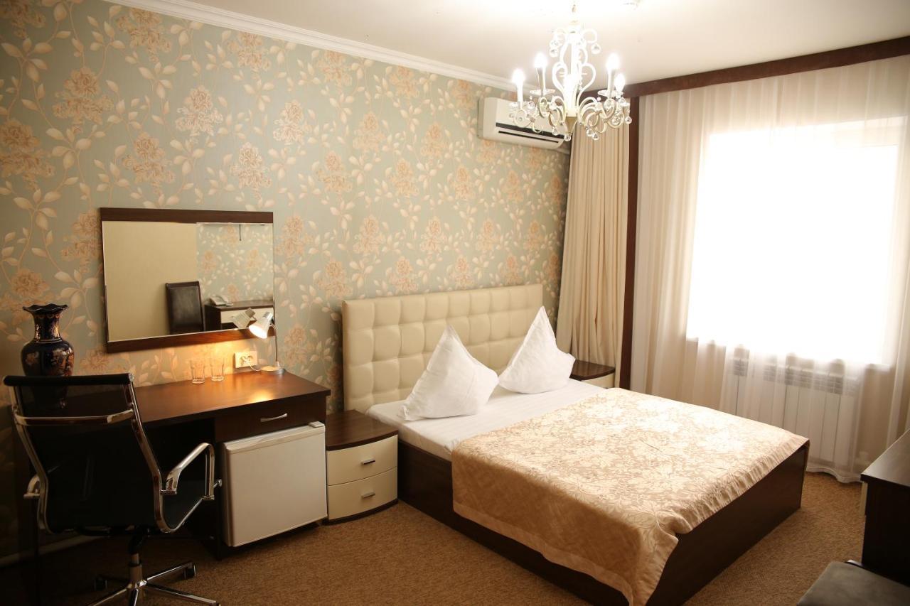 Sweet Home Hotel Atyraū Esterno foto