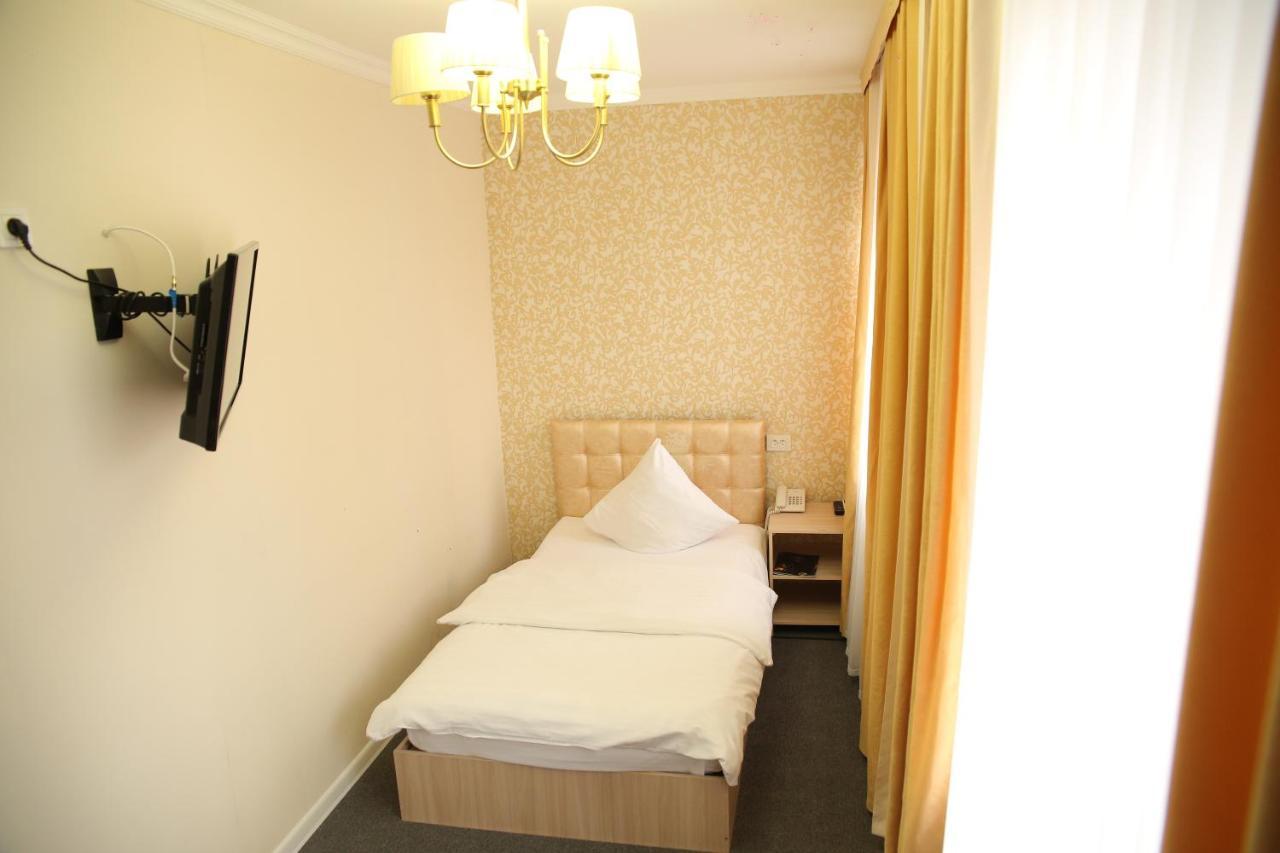 Sweet Home Hotel Atyraū Esterno foto