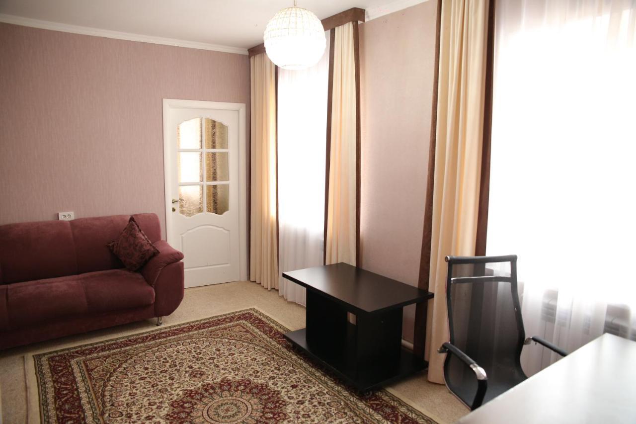 Sweet Home Hotel Atyraū Esterno foto
