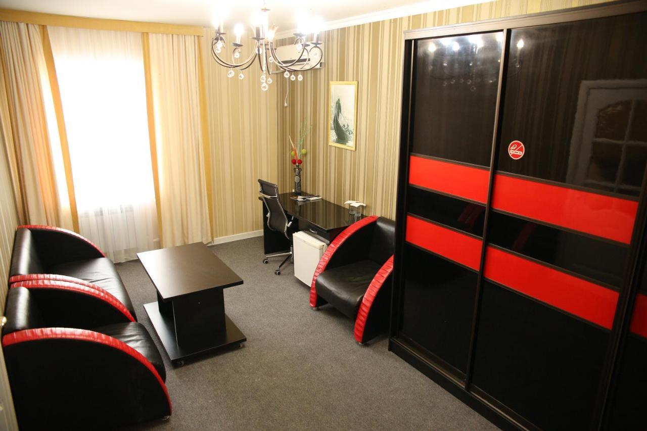 Sweet Home Hotel Atyraū Esterno foto