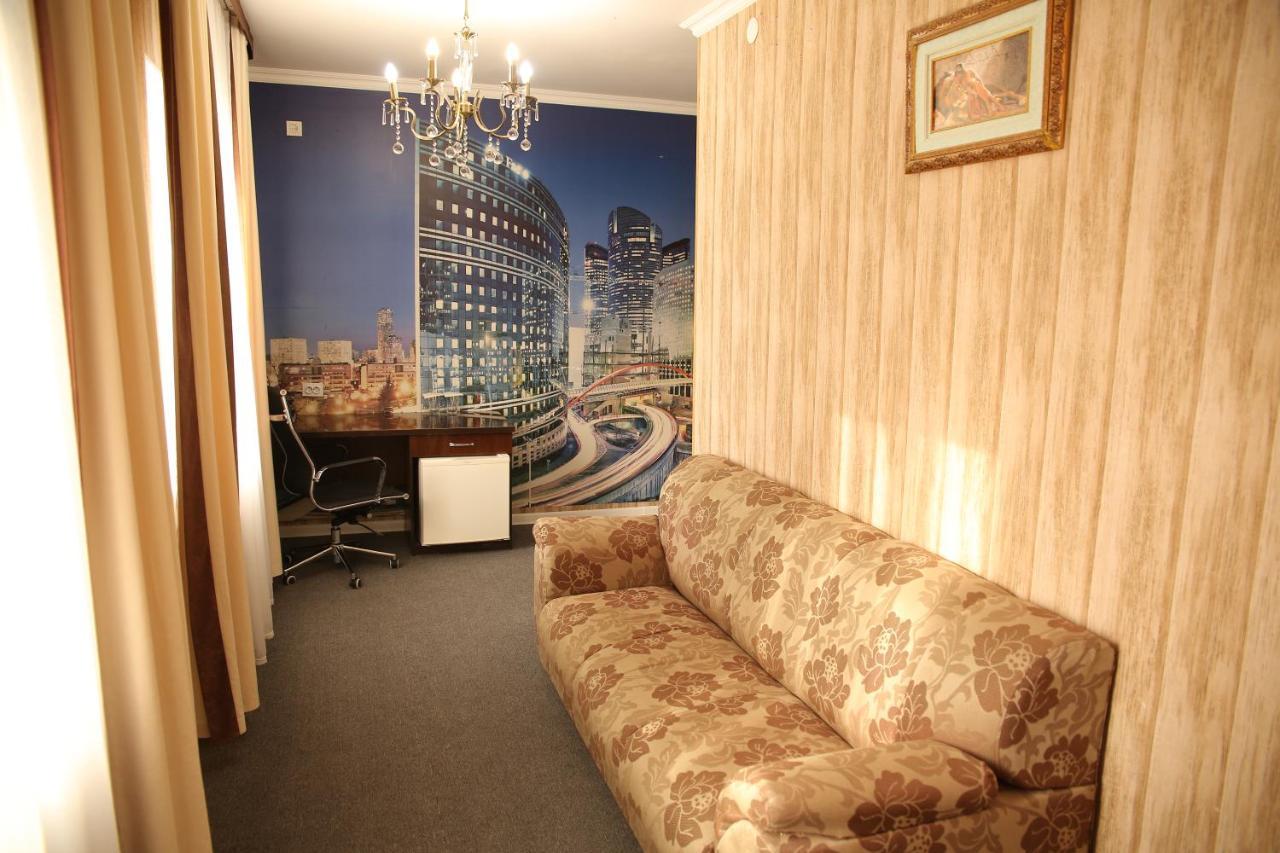 Sweet Home Hotel Atyraū Esterno foto