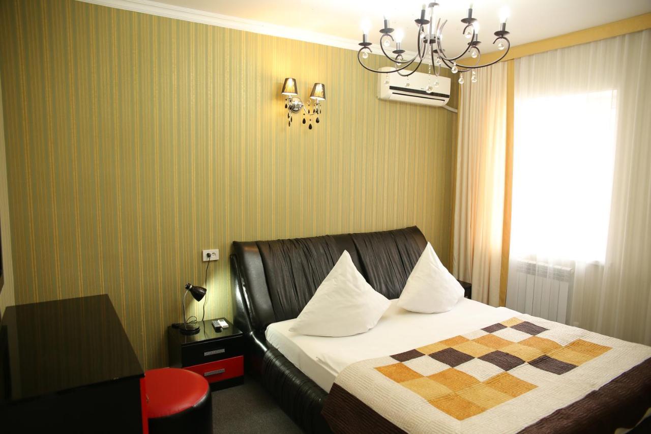 Sweet Home Hotel Atyraū Esterno foto